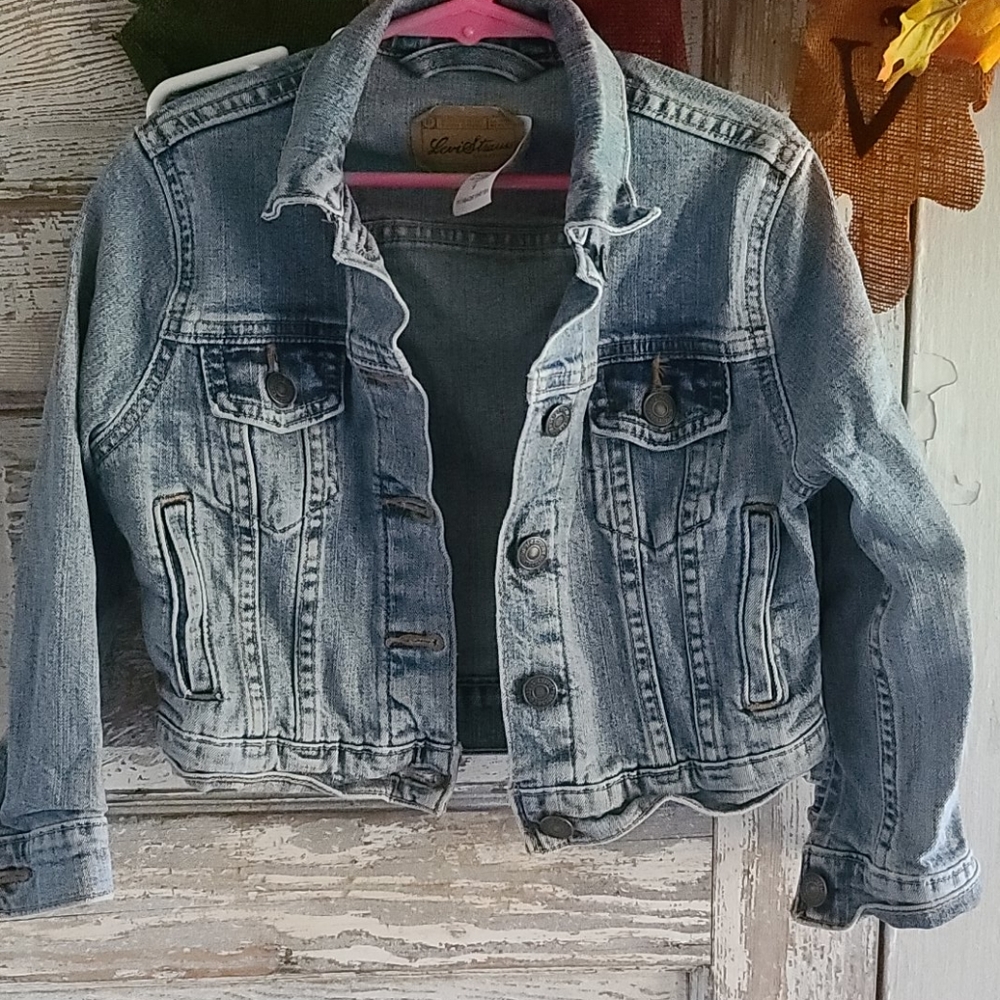 Jean jacket girls size small probably size 7